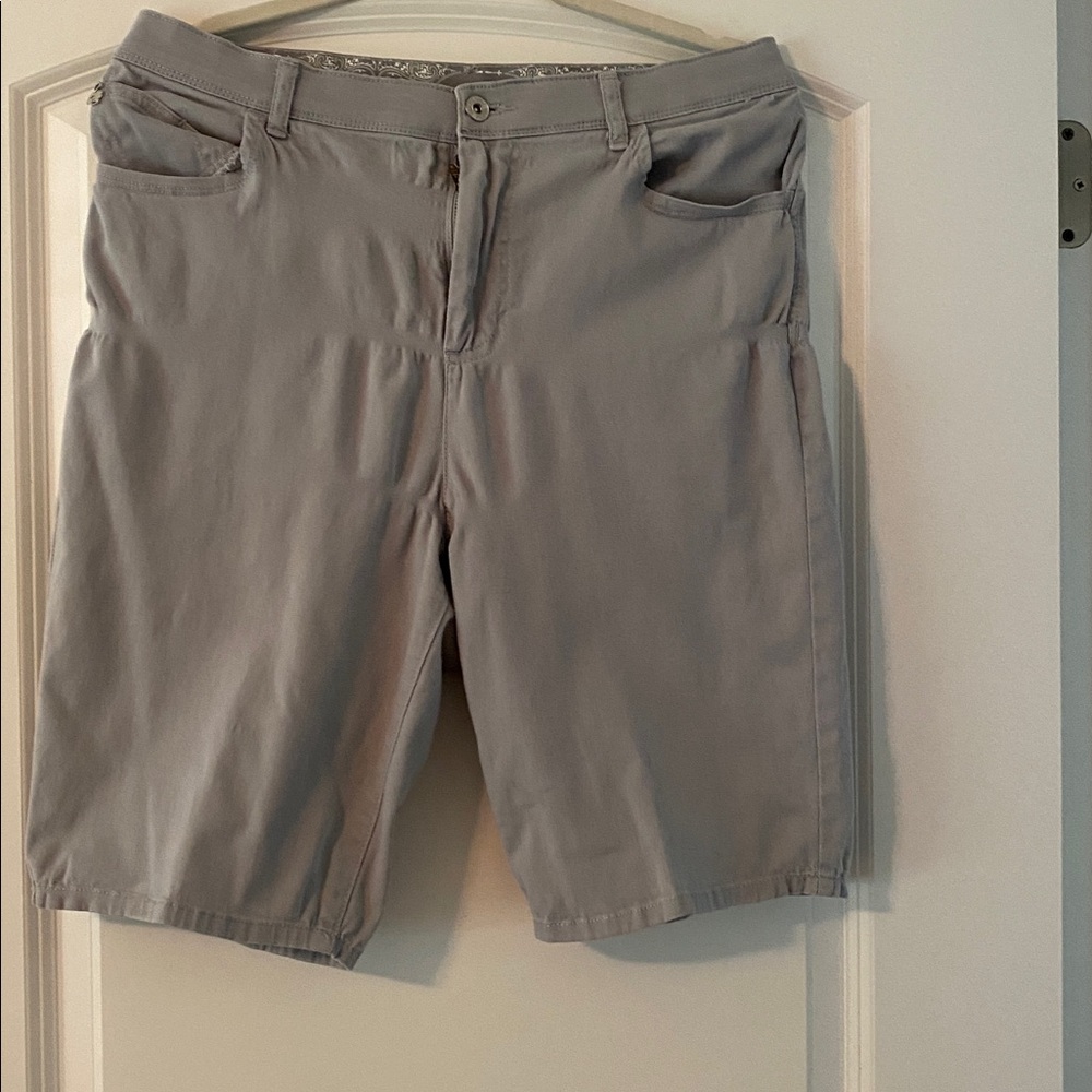 Gloria Vanderbilt Elegant Gray Shorts